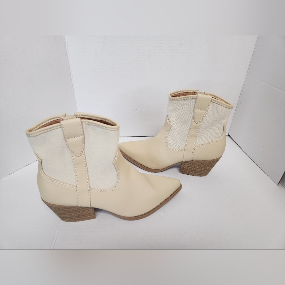 Universal Thread Kay Western Ankle Boots Cream Womens 7 NWOT Coastal Cowgirl